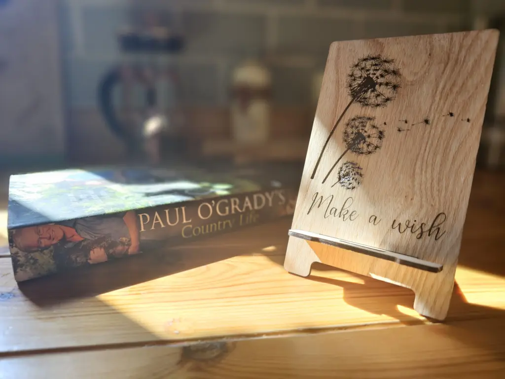 Laser Engraved Cut Files Phone Holder - FREE Plans