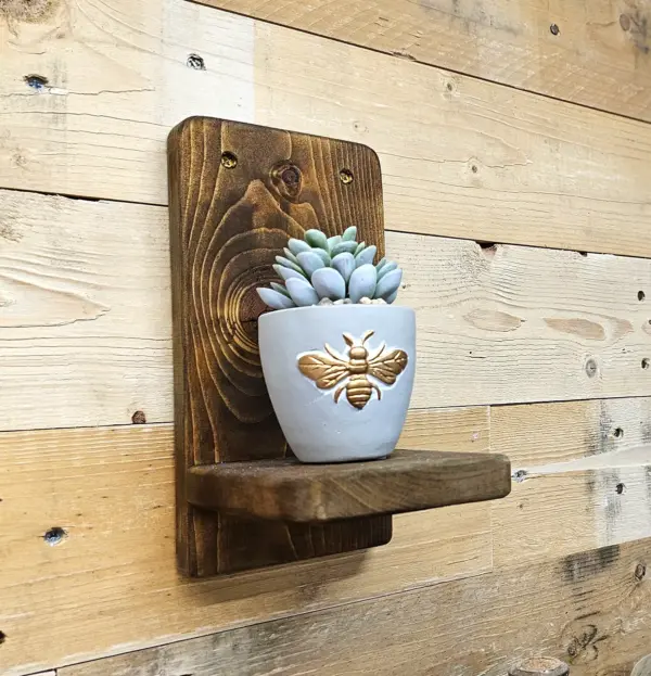 Small Rustic Wooden Shelf - FREE Plans