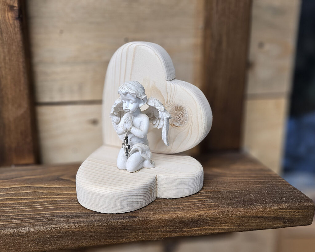 Heart Shaped Shelf Display - FREE Template