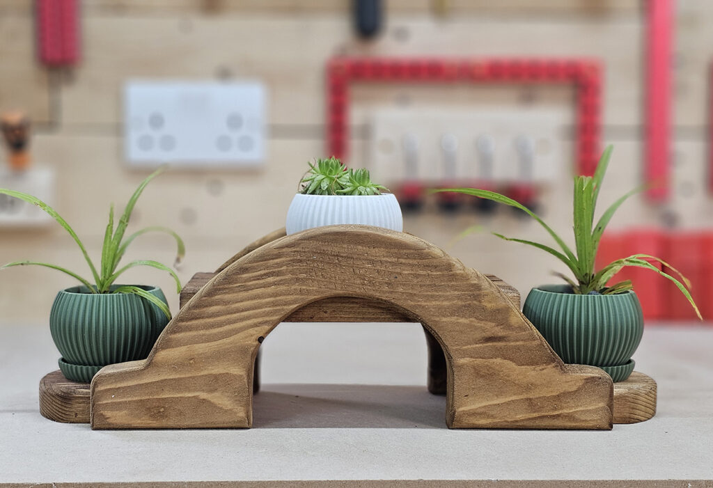 Bridge Planter Holder - FREE Plans