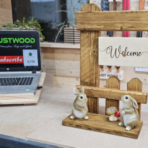 Rustic Picket Fence Welcome Sign - FREE Plans